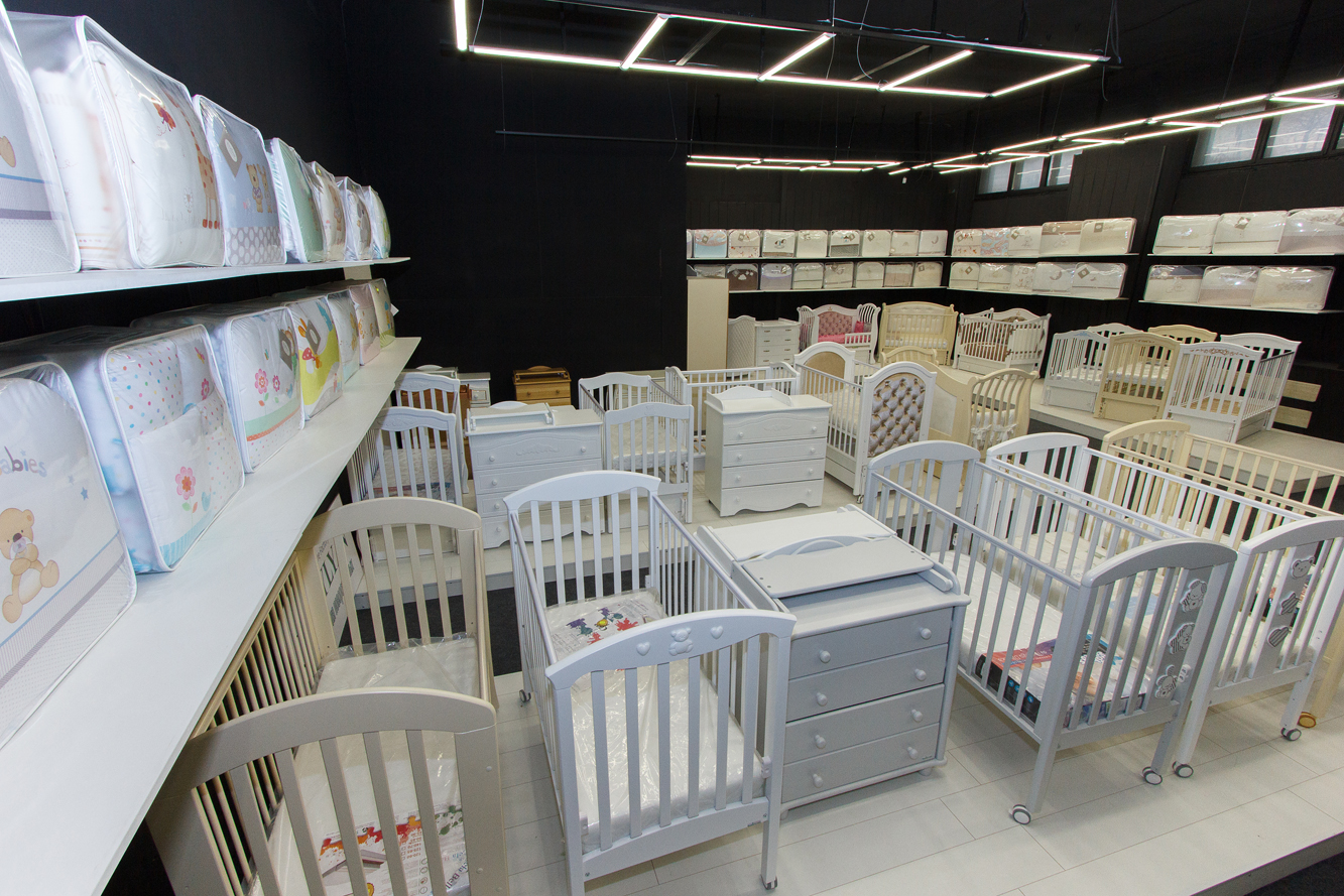 Азовская 32. Kidmall Азовская 32. Kidmall сеть магазинов для новорожденных. Азовская 32 детский магазин. Азовская 32 детские кроватки.